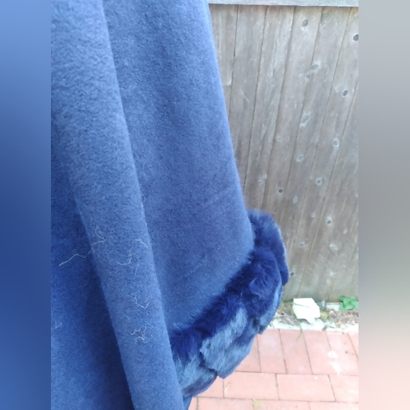 🍁 🎄 Beautiful Jacket faux fur accents OS Navy Blue color 😲 - Picture 8 of 13